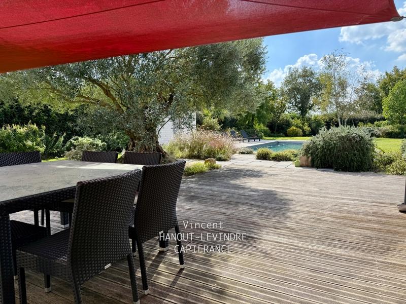 Maison - 245 m² - 9 pièces