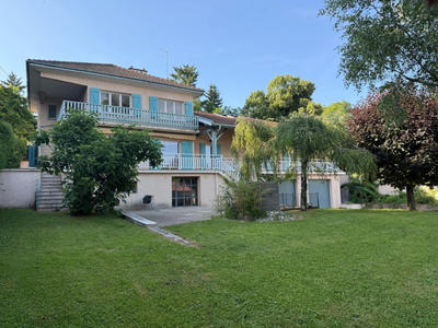 Maison - 180 m² - 9 pièces