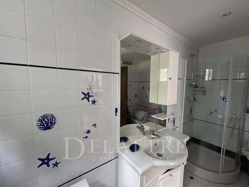 Villa - 136 m² - 10 pièces