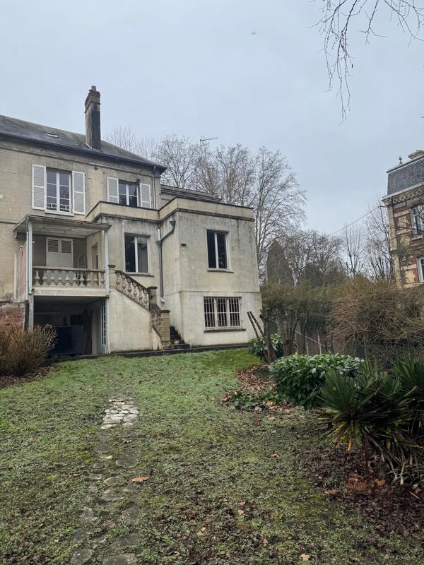 Maison - 207 m² - 8 pièces