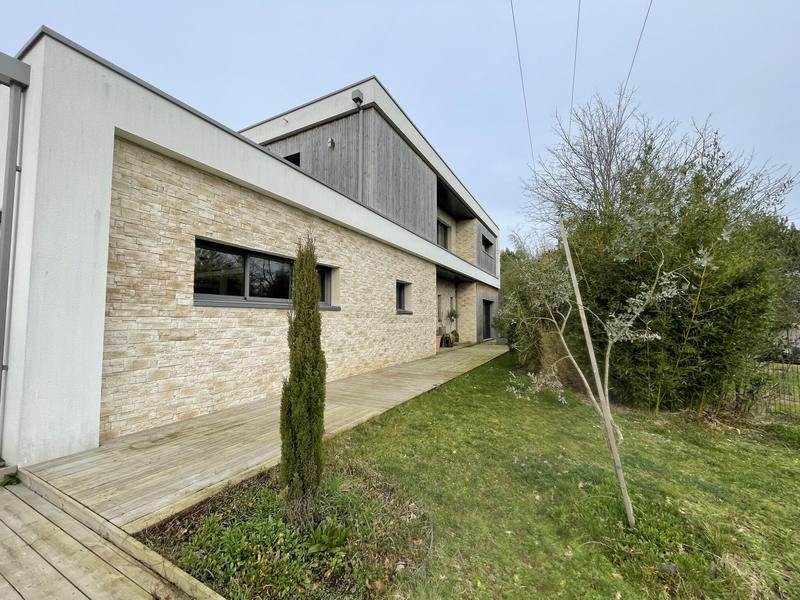 Maison - 217 m² - 6 pièces