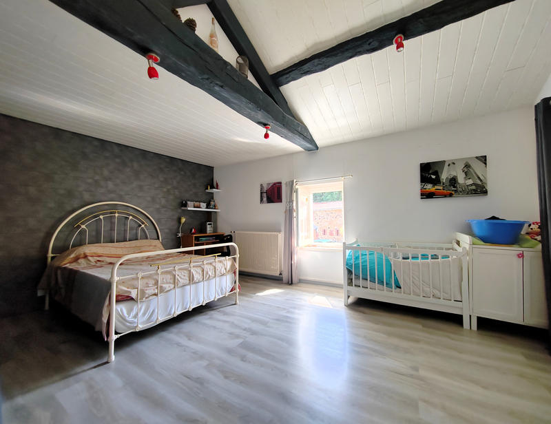 Maison - 220 m² - 9 pièces