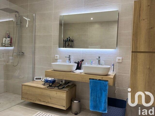 Maison - 246 m² - 8 pièces