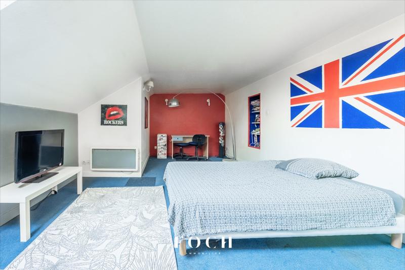 Maison traditionnelle - 220 m² - 8 pièces