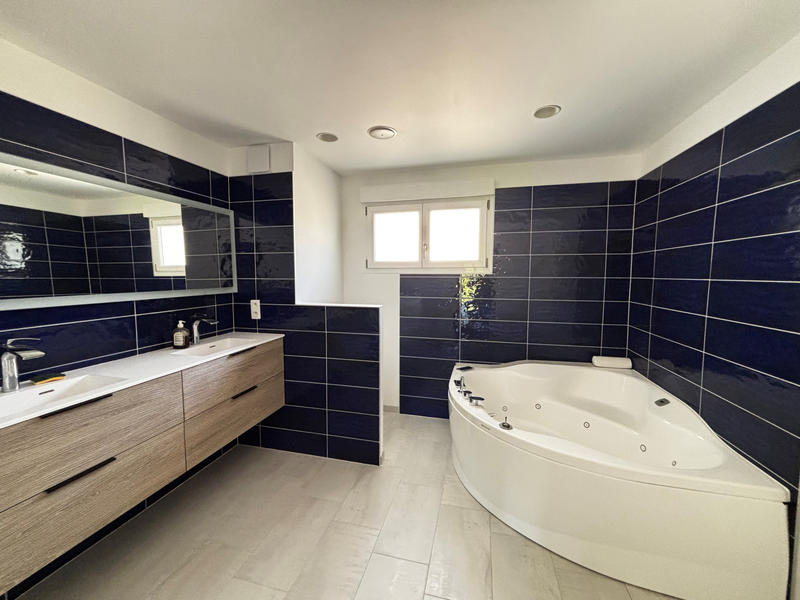 Maison - 362 m² - 8 pièces