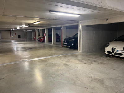 Parking / Garage