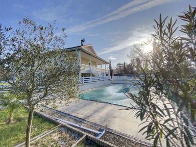 Propriété - 220 m² - 8 pièces