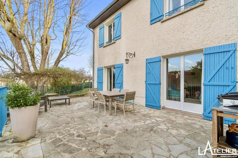 Maison - 203 m² - 8 pièces