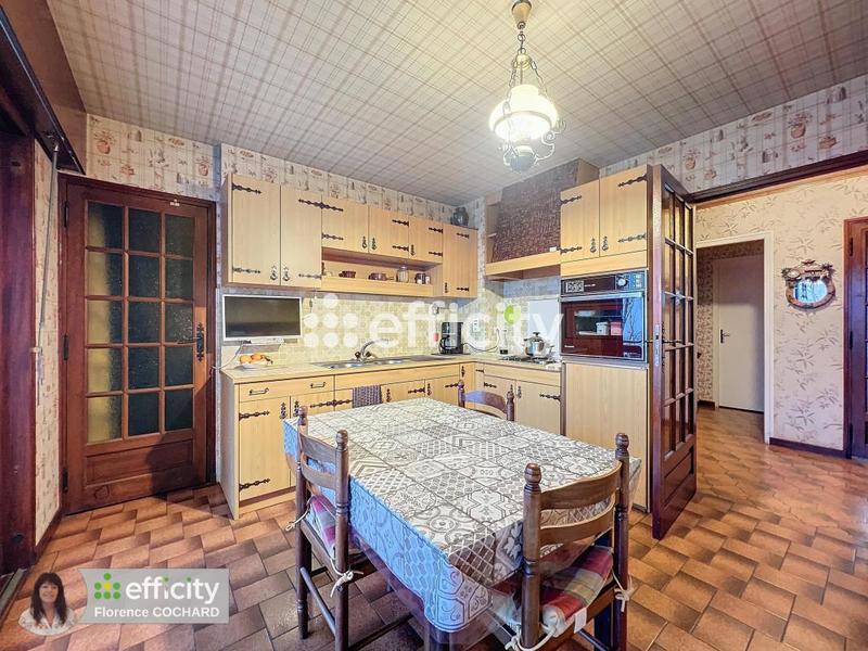 Maison - 220 m² - 7 pièces