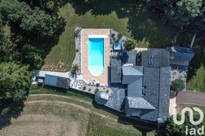 Maison - 218 m² - 8 pièces