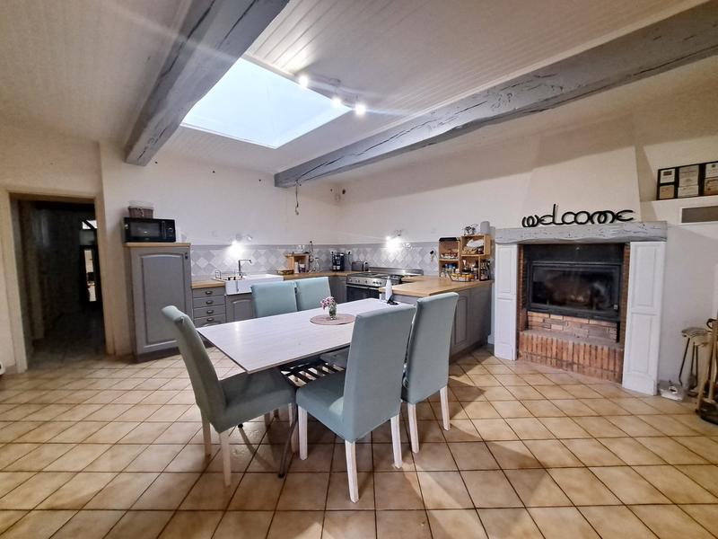 Maison - 222 m² - 7 pièces