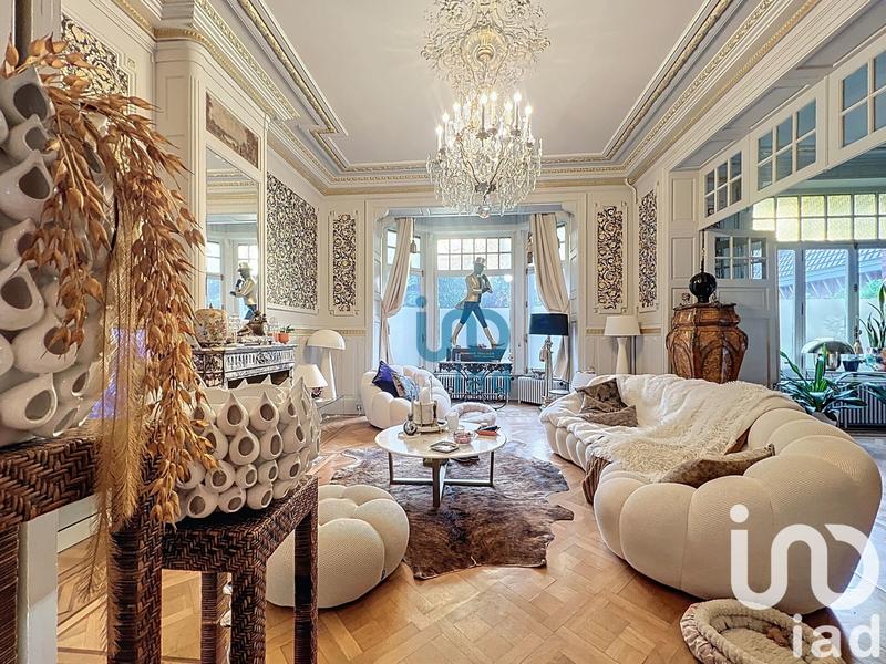 Maison - 280 m² - 10 pièces