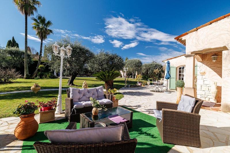 Propriété - 300 m² - 7 pièces