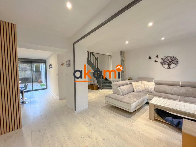 Maison - 121 m² - 6 pièces