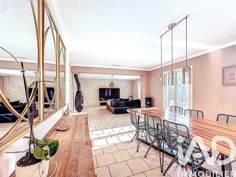 Maison - 206 m² - 6 pièces