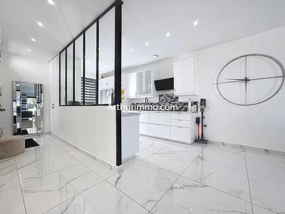 Maison - 235 m² - 8 pièces