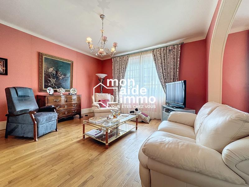 Maison - 300 m² - 15 pièces