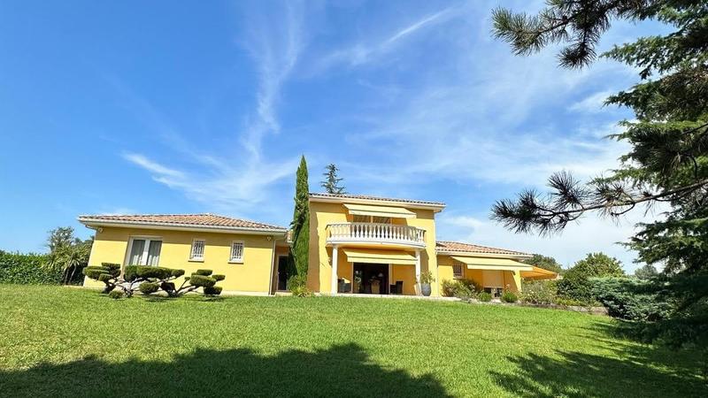 Maison - 210 m² - 10 pièces