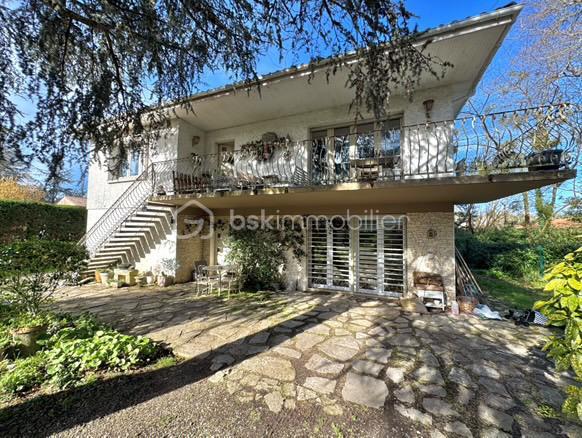 Maison - 200 m² - 8 pièces