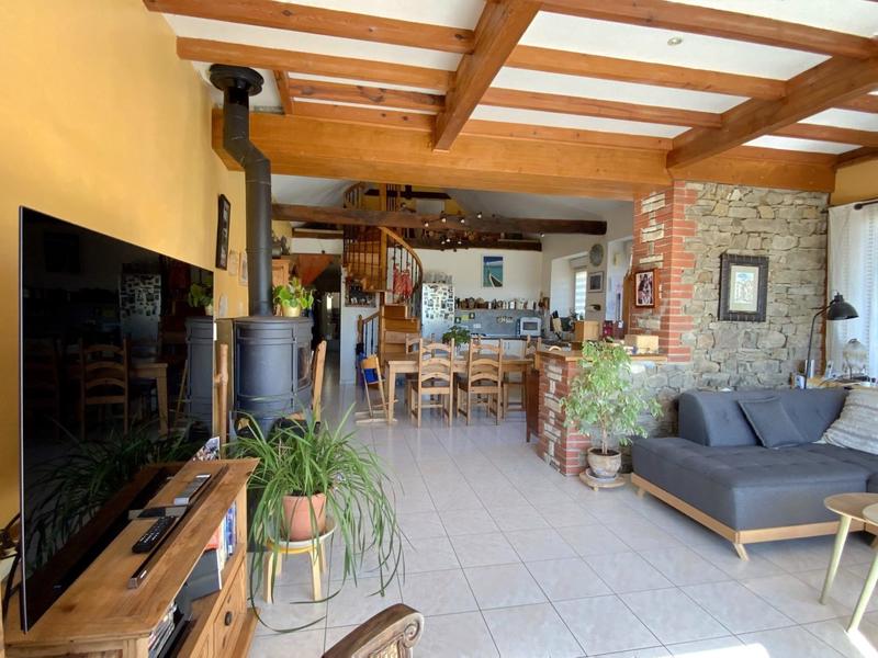 Maison - 384 m² - 4 pièces
