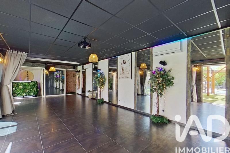 Maison - 240 m² - 8 pièces