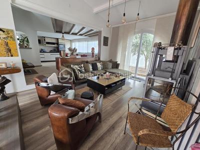 Maison - 200 m² - 6 pièces