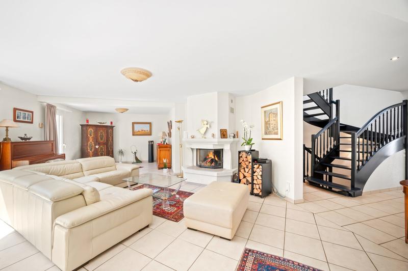 Maison - 220 m² - 7 pièces