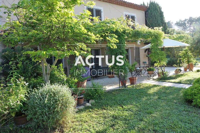 Maison - 210 m² - 7 pièces