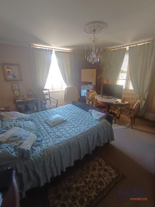 Maison - 180 m² - 7 pièces