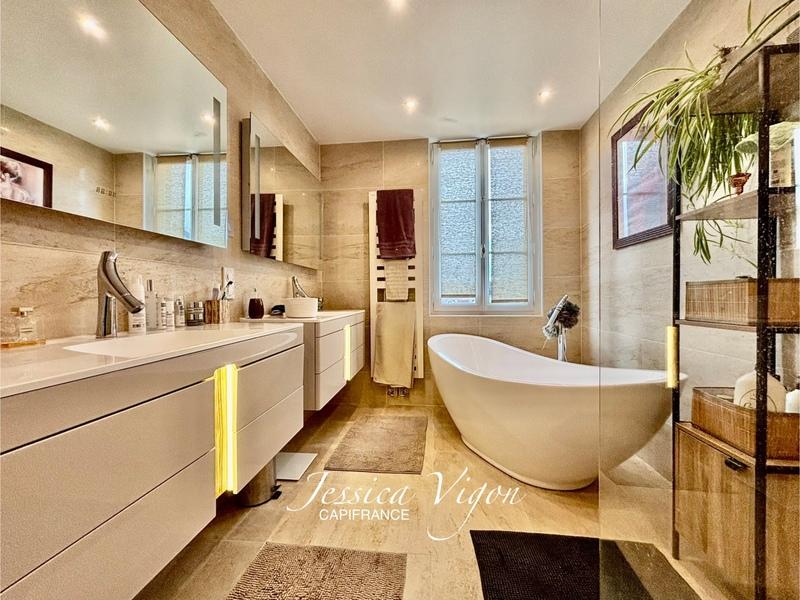 Maison de ville - 215 m² - 6 pièces