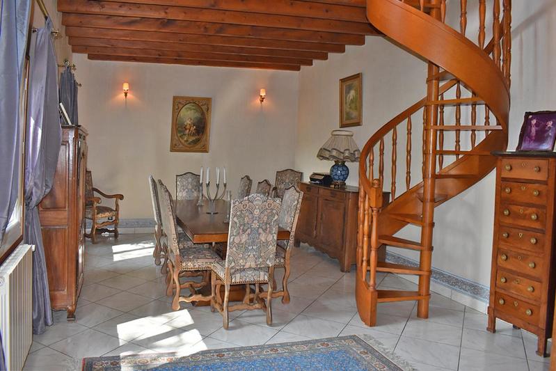 Maison - 213 m² - 10 pièces
