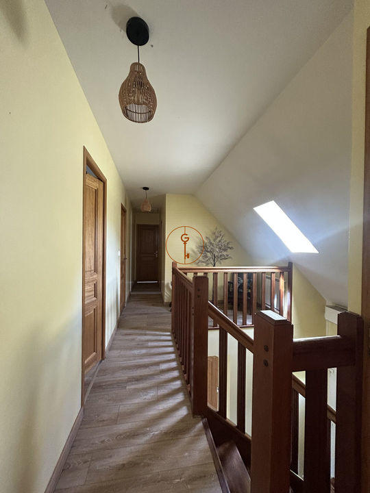 Maison traditionnelle - 151 m² - 7 pièces