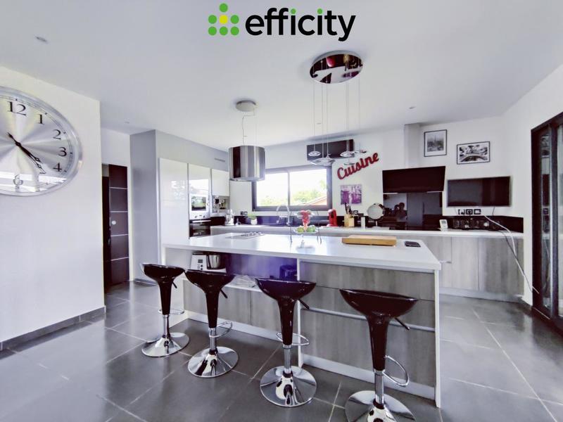 Maison - 215 m² - 6 pièces