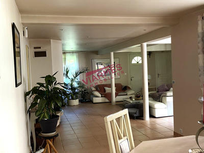 Maison - 196 m² - 8 pièces