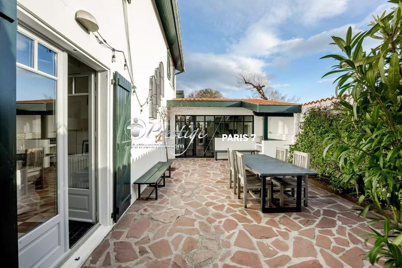 Maison - 200 m² - 7 pièces