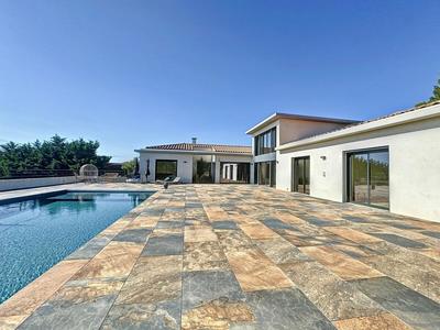 Maison - 300 m² - 8 pièces