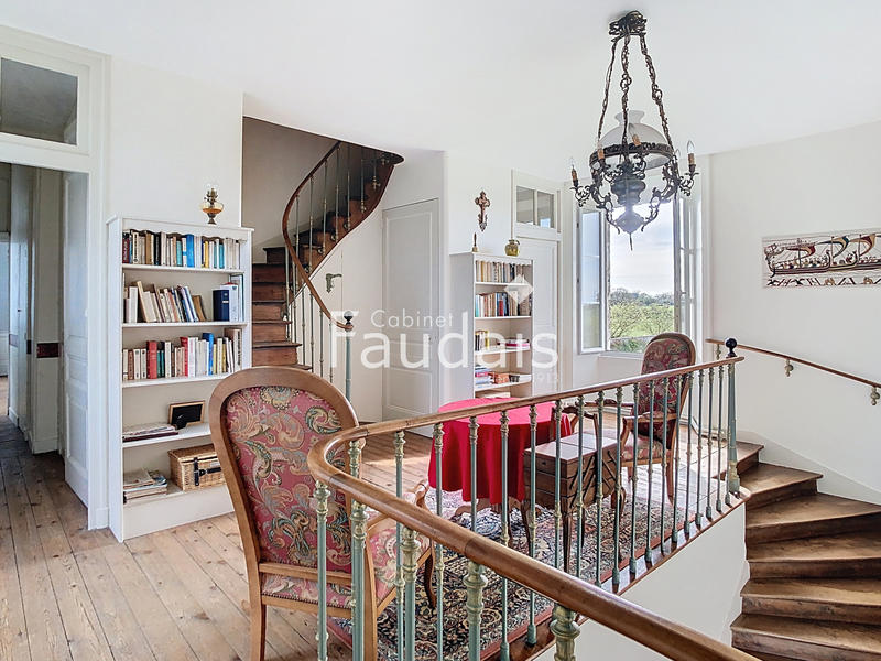 Propriété - 330 m² - 10 pièces