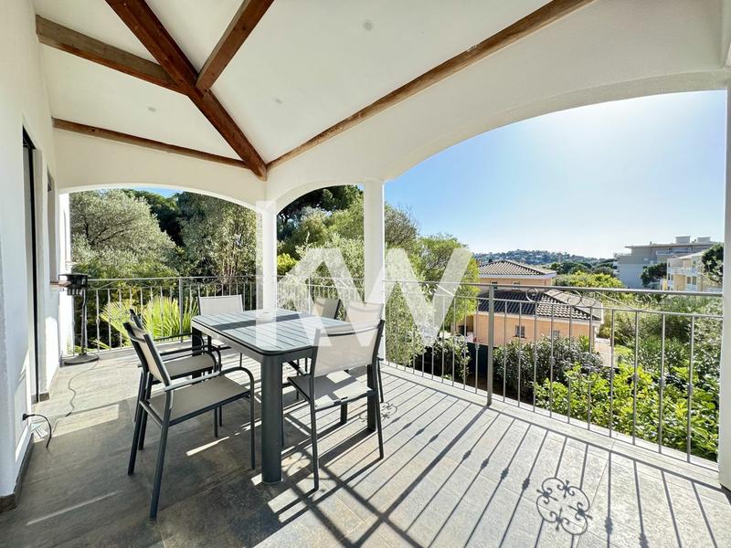 Villa - 180 m² - 8 pièces