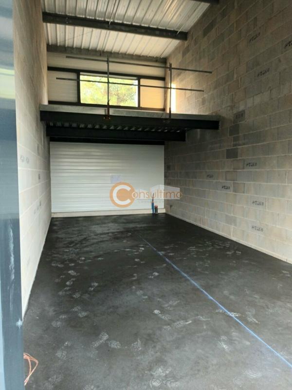 Local d'activité / Entrepôt - 57 m²