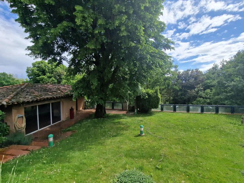 Maison - 380 m² - 9 pièces