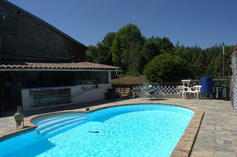 Maison - 270 m² - 6 pièces