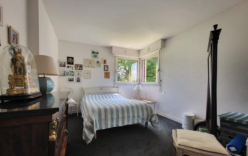 Maison - 250 m² - 11 pièces