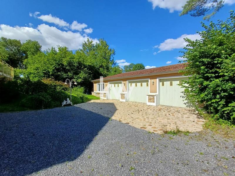 Maison - 222 m² - 9 pièces