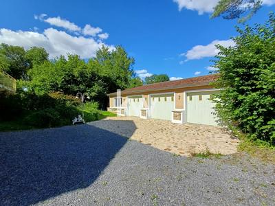 Maison - 222 m² - 9 pièces