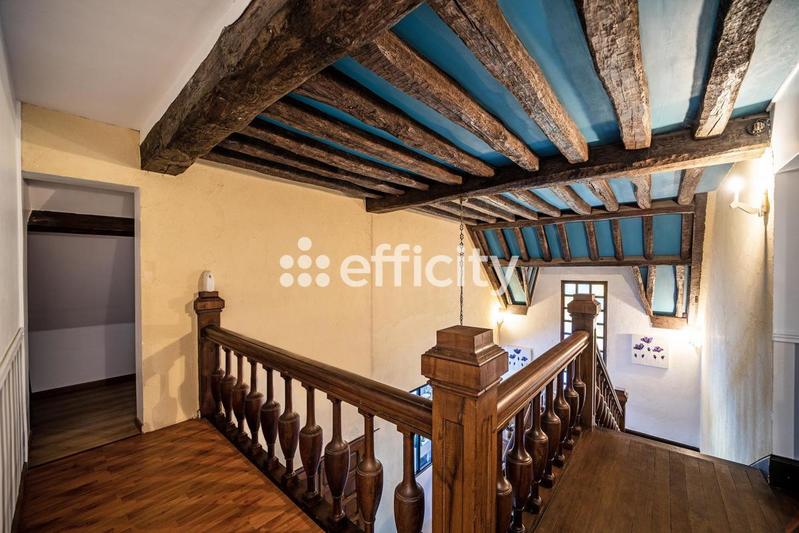 Maison - 220 m² - 8 pièces