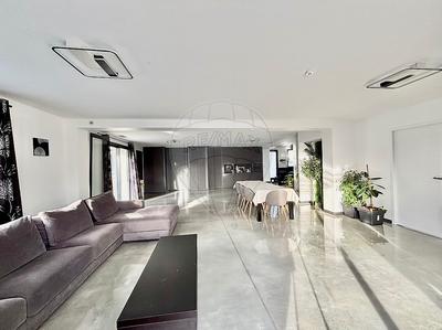 Maison - 262 m² - 6 pièces