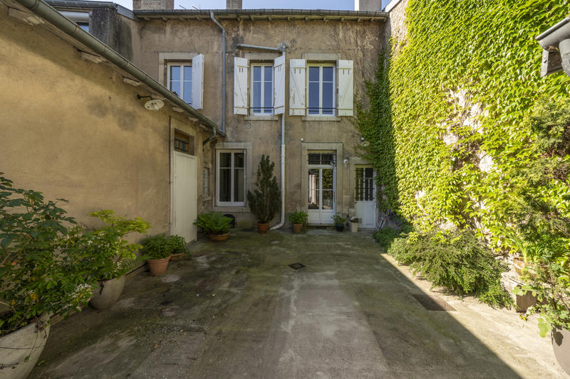 Maison - 270 m² - 11 pièces