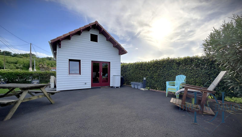 Maison traditionnelle - 200 m² - 4 pièces