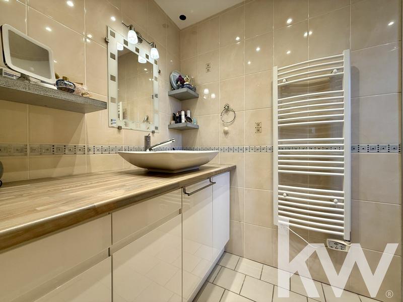 Pavillon - 187 m² - 6 pièces