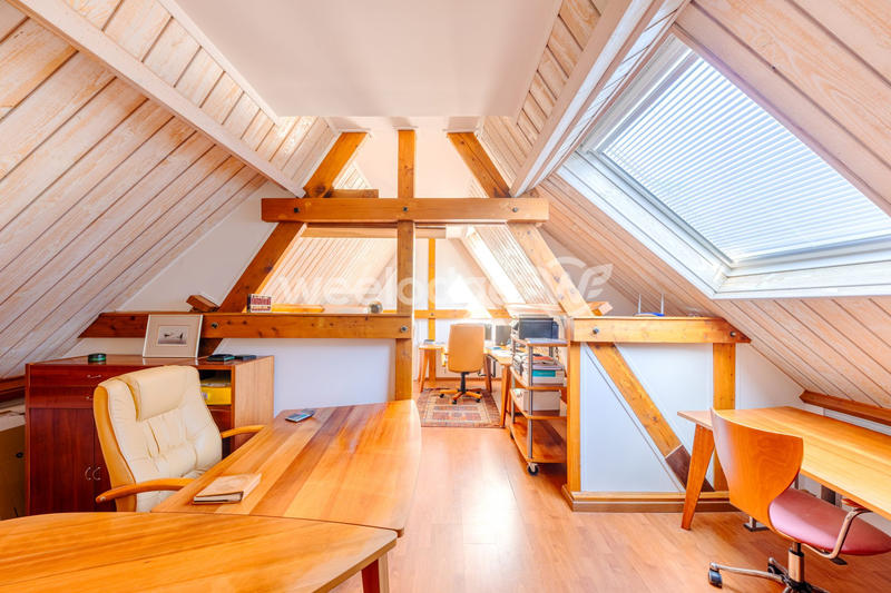 Maison - 210 m² - 9 pièces